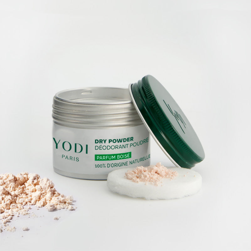 Déodorant en poudre Dry Powder parfum boisé yodi